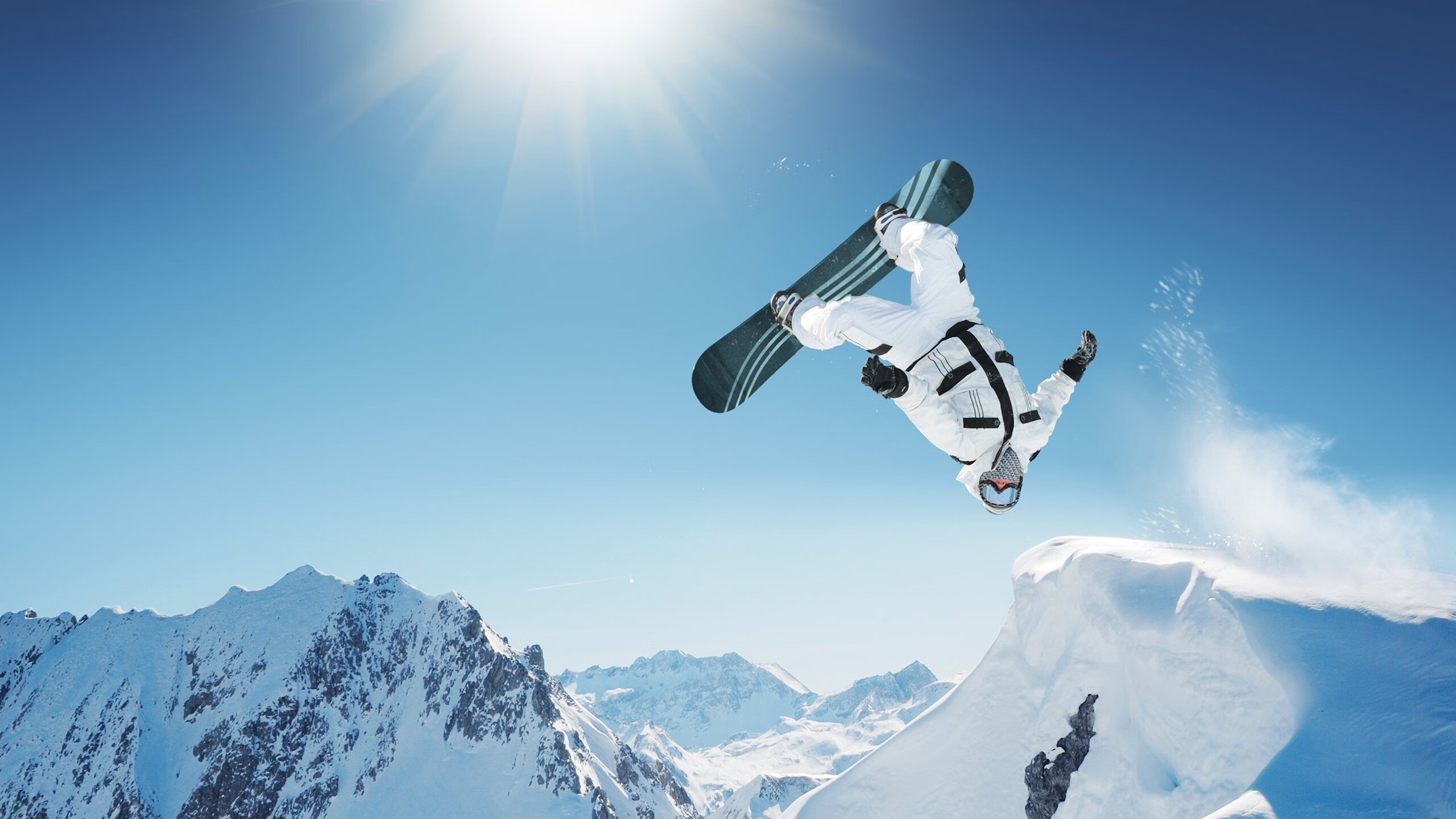 乔·波尔曼的全能表现使袋鼠队在橄榄球锦标赛中名列前茅，乔伯罗橄榄球